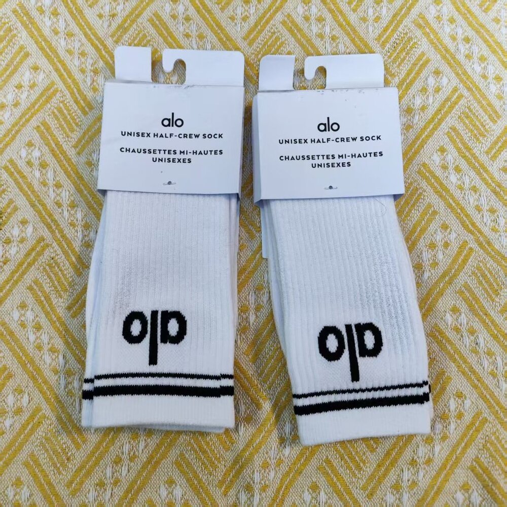 ✨Alo Yoga Socks 2 Pairs white